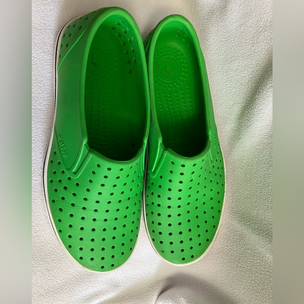 EUC Native Shoes Green Slip-On Water shoes Women’s 8 Men’s 6